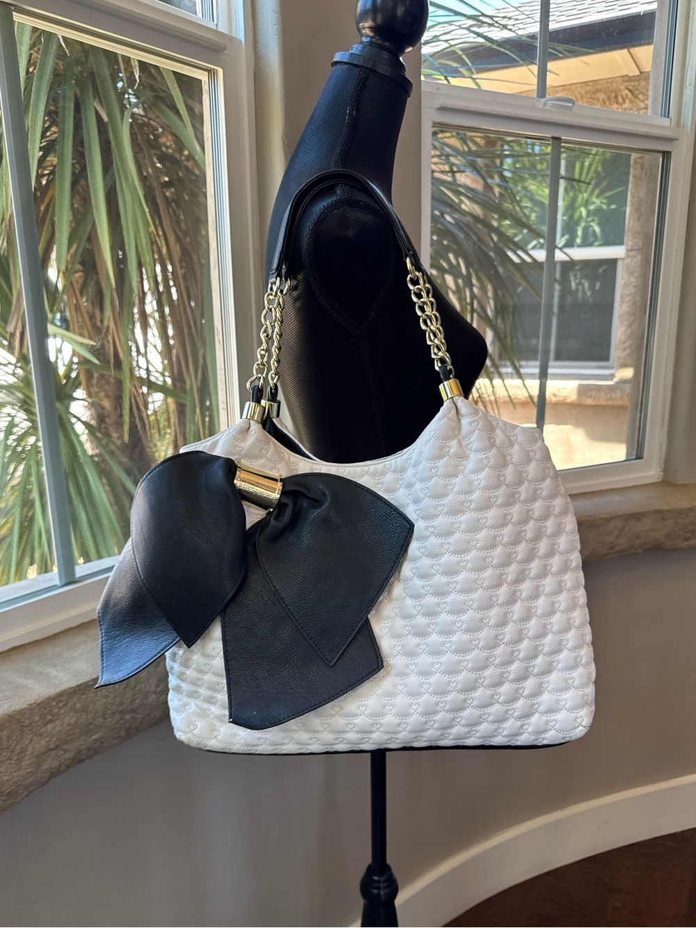 Betsey Johnson Off-White Quilted Heart Shoulder Bag - Purse W/Bow & Gold Chain